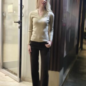 Pantalón marrón tachuelas