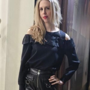 Camiseta hombro abierta